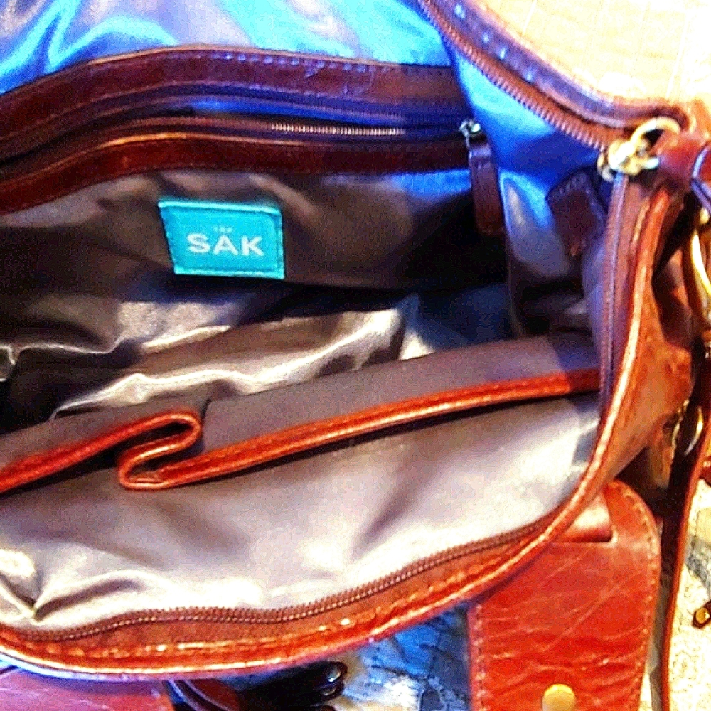 The SAK Leather footed purse. - Picture 4 of 7